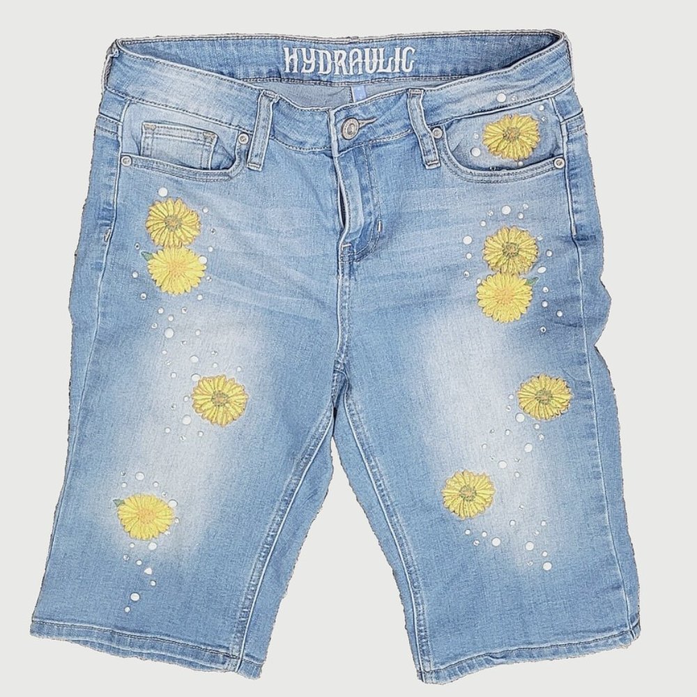 Woman Sz 6 HYDRAULIC Blue Bermuda Jean Shorts with Studs Embroidered Sun Flowers